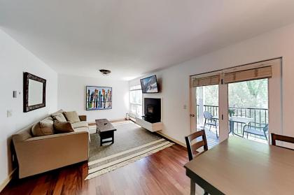 Alpine Escape - Stroll 10 Mins to Riverwalk condo