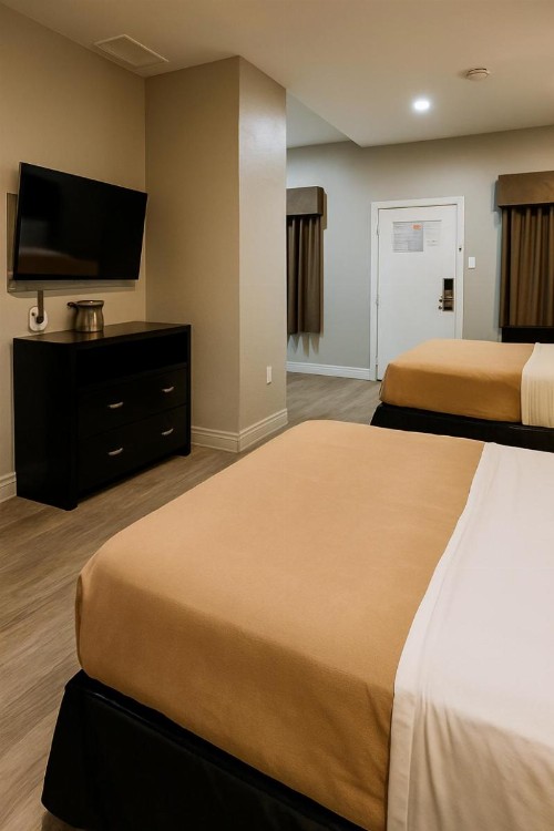 El Cajon Inn & Suites - image 11