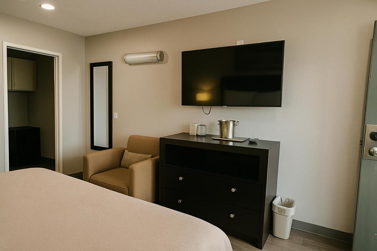 El Cajon Inn & Suites - image 4