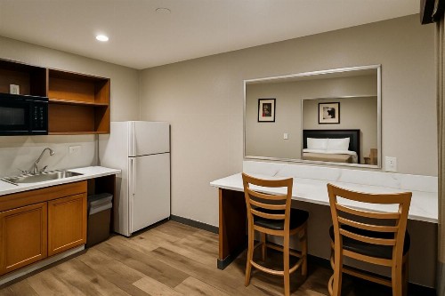 El Cajon Inn & Suites - image 5