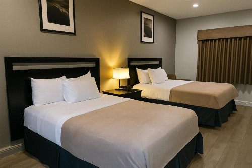 El Cajon Inn & Suites - image 8