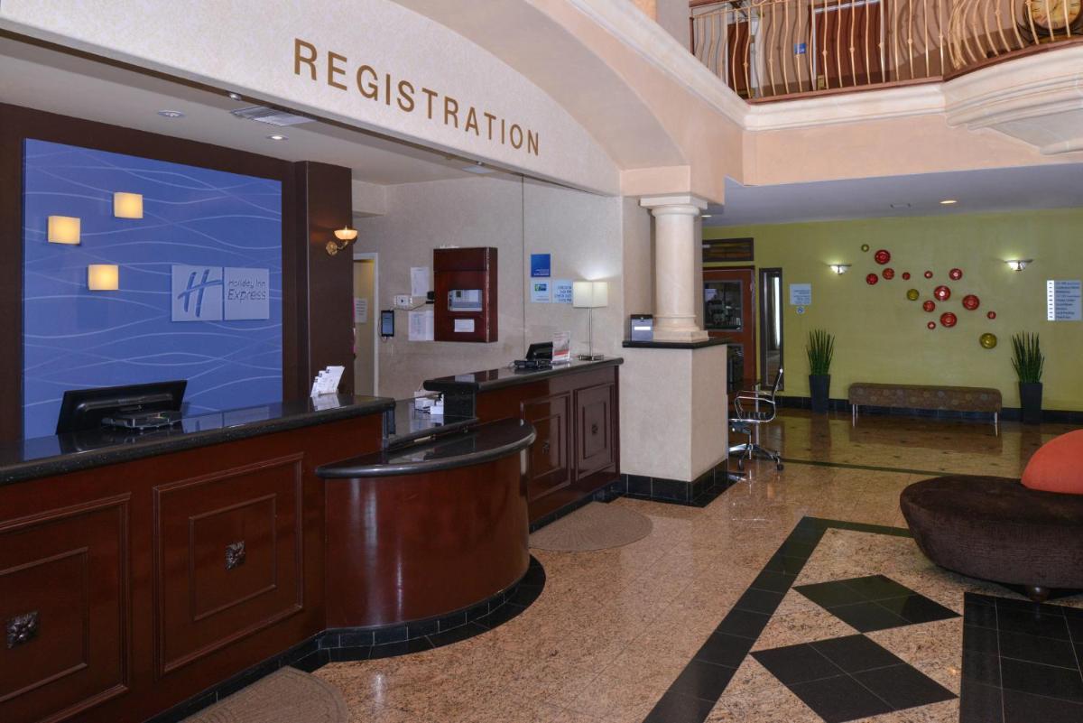 Holiday Inn Express Hotel & Suites El Centro - image 2