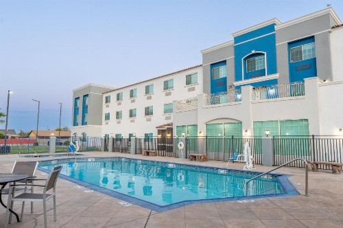 Holiday Inn Express Hotel & Suites El Centro - image 36