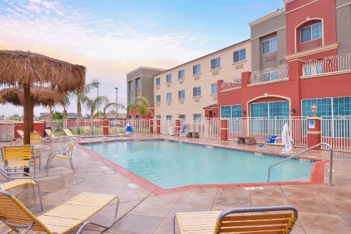 Holiday Inn Express Hotel & Suites El Centro - image 5