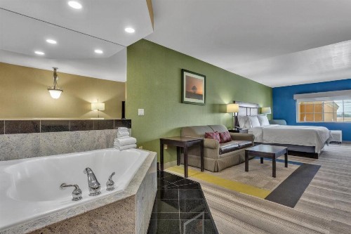 Holiday Inn Express Hotel & Suites El Centro - image 6
