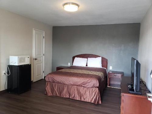 Classic Inn and Suites - image 10