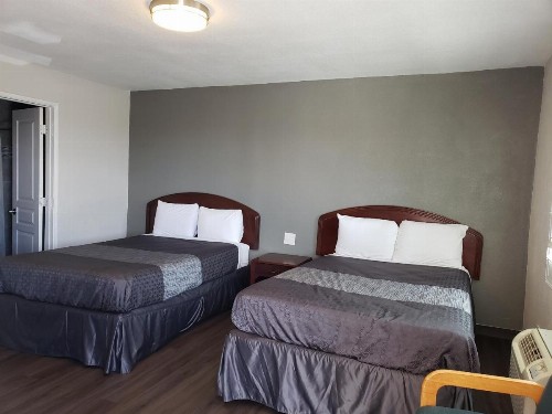 Classic Inn and Suites - image 8