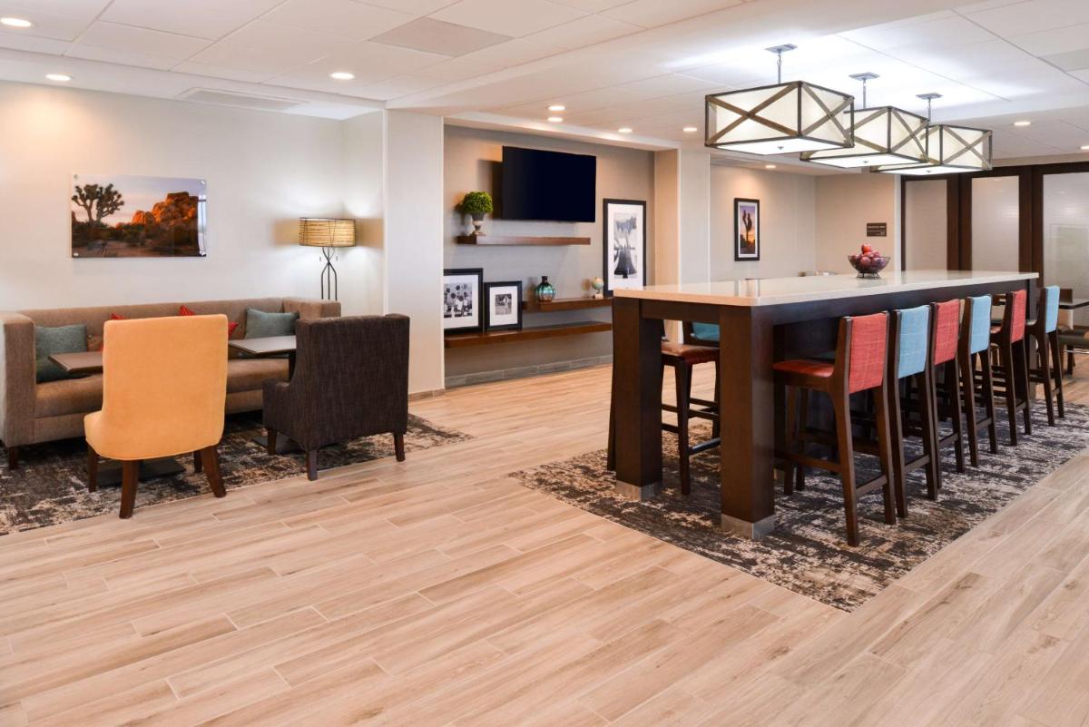 Hampton Inn El Centro - image 6