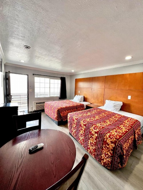Aqua Inn Motel - image 10