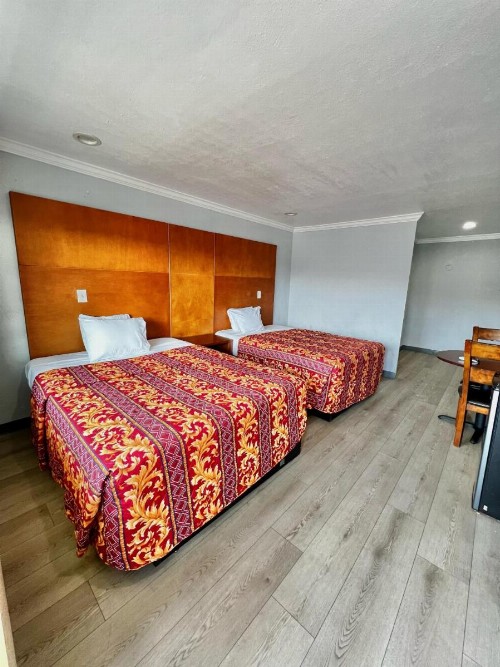 Aqua Inn Motel - image 11