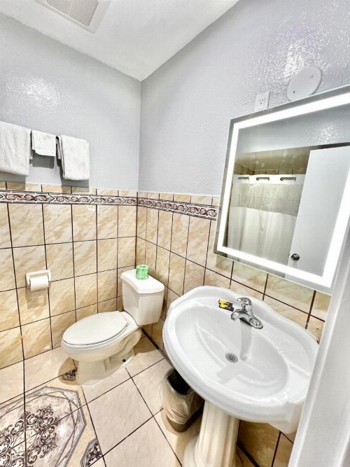 Aqua Inn Motel - image 3