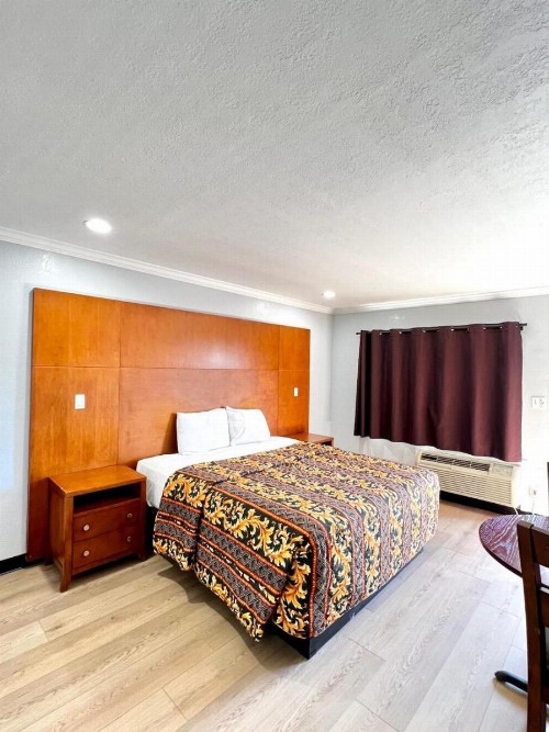 Aqua Inn Motel - image 6