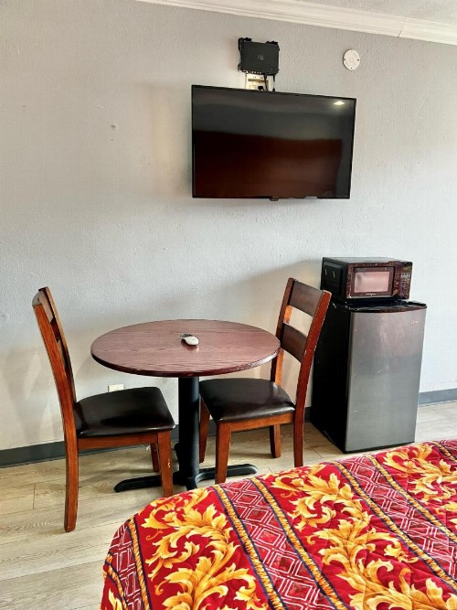 Aqua Inn Motel - image 8