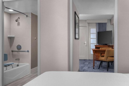 Embassy Suites by Hilton El Paso - image 11