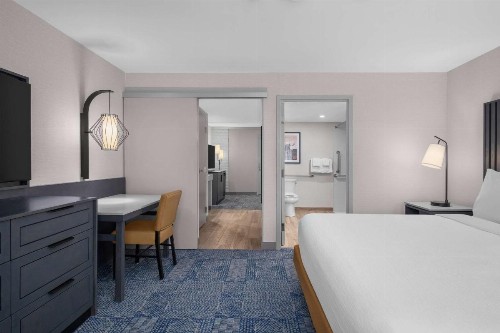 Embassy Suites by Hilton El Paso - image 2