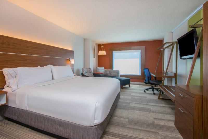 Holiday Inn Express El Paso-Central - image 7