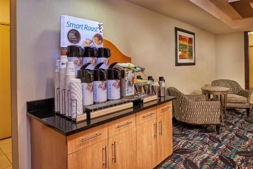 Holiday Inn Express & Suites El Paso Airport an IHG Hotel - image 9