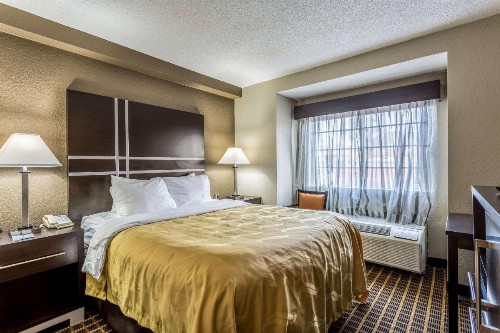 Quality Inn & Suites El Paso I-10 - image 11