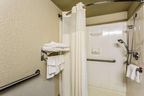 Quality Inn & Suites El Paso I-10 - image 15