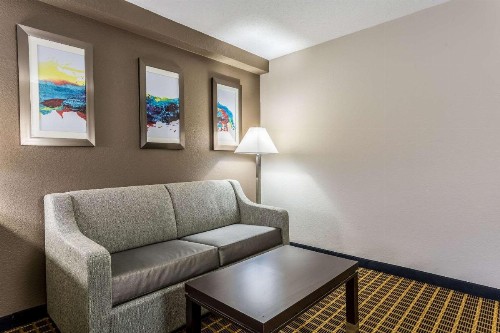Quality Inn & Suites El Paso I-10 - image 18