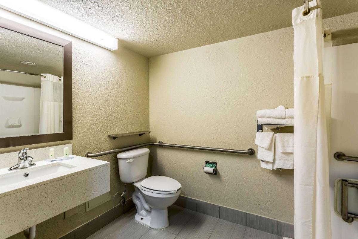 Quality Inn & Suites El Paso I-10 - image 4