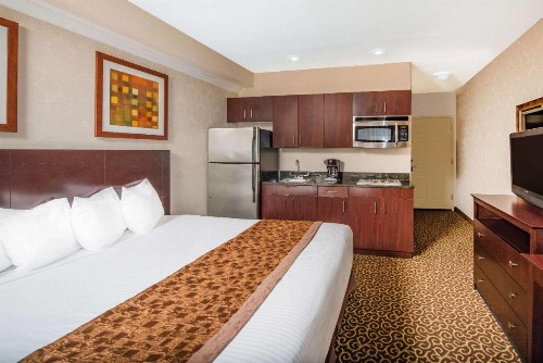 Hawthorn Suites by Wyndham El Paso - image 37