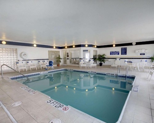 Quality Suites University - image 13