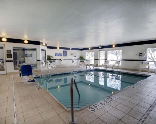 Quality Suites University - image 14