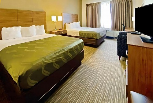 Quality Suites University - image 18