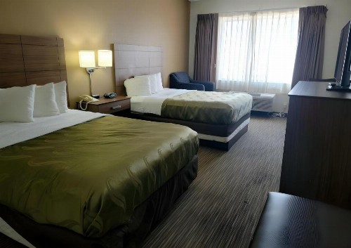 Quality Suites University - image 35