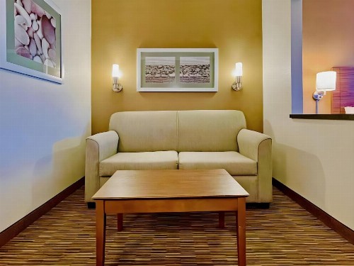 Quality Suites University - image 38