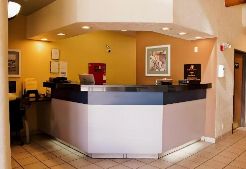 Quality Suites University - image 4