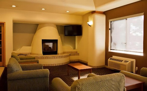 Quality Suites University - image 9