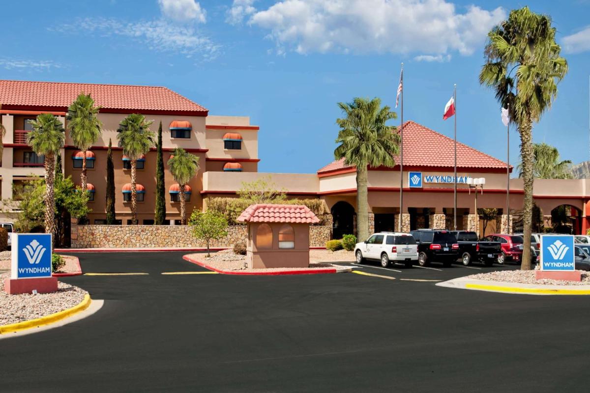 Wyndham El Paso Airport and Water Park - main image