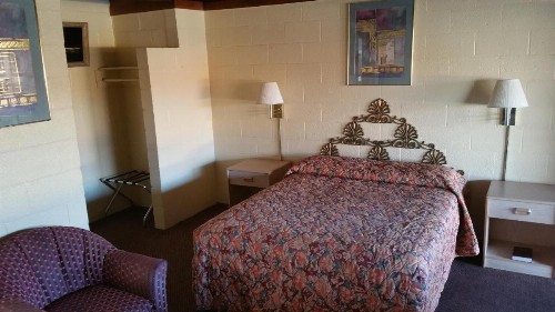 Coral Motel - image 12