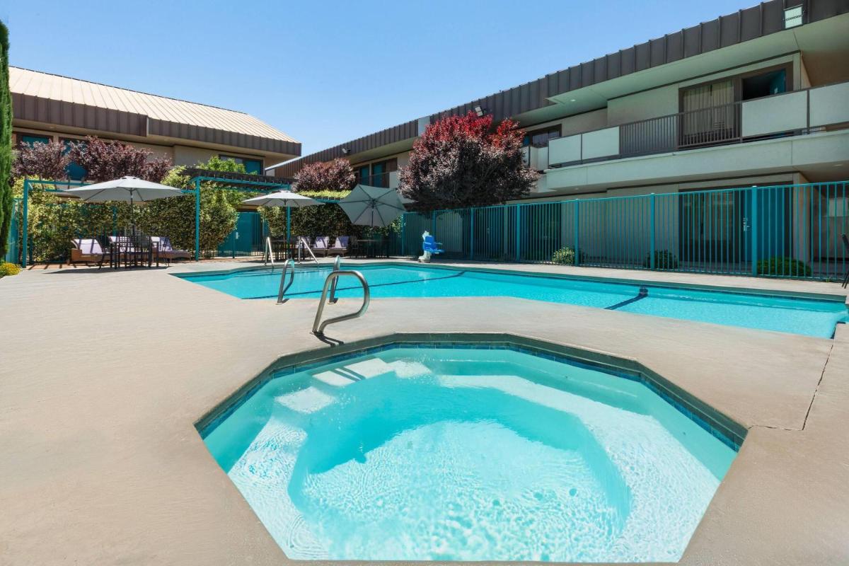 Ramada by Wyndham El Paso - image 7