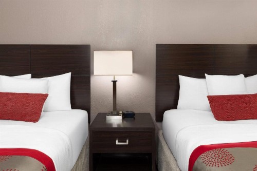Ramada by Wyndham El Paso - image 11