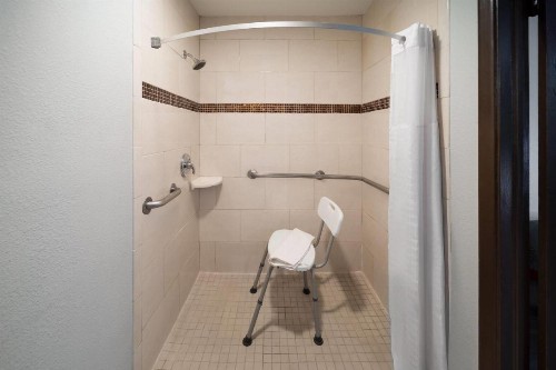 Ramada by Wyndham El Paso - image 14