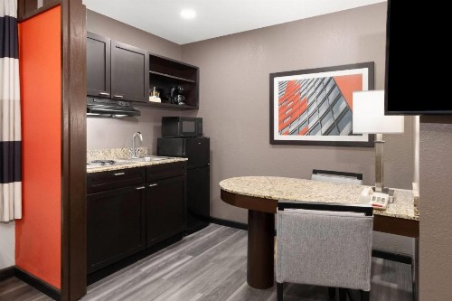 Ramada by Wyndham El Paso - image 21