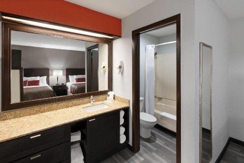 Ramada by Wyndham El Paso - image 23