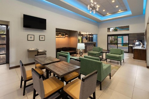 Ramada by Wyndham El Paso - image 3