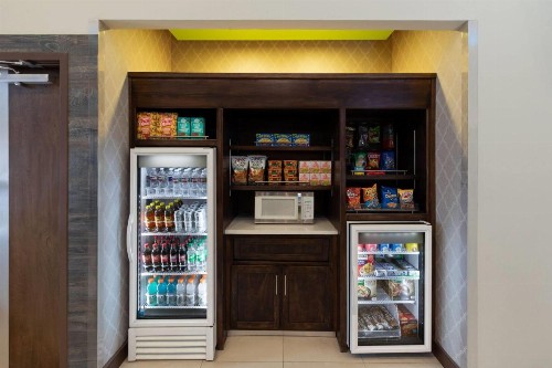 Ramada by Wyndham El Paso - image 36
