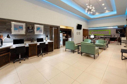 Ramada by Wyndham El Paso - image 5