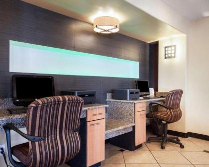 Quality Inn Airport East - image 15
