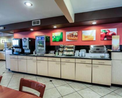 Quality Inn Airport East - image 6