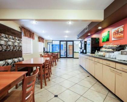 Quality Inn Airport East - image 9