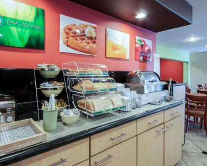 Quality Inn Airport East - image 11