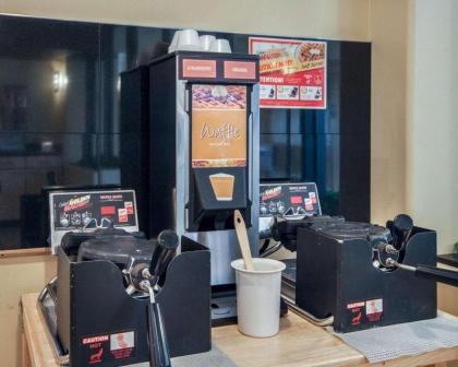 Quality Inn Airport East - image 12