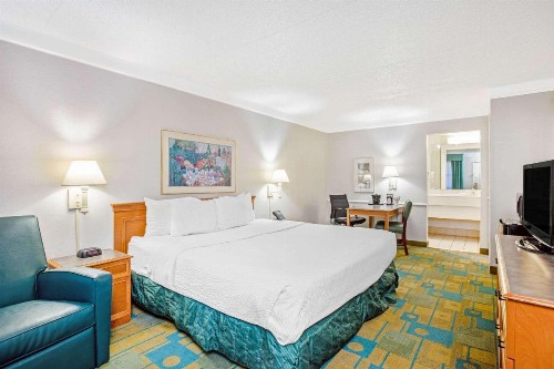La Quinta Inn by Wyndham El Paso Cielo Vista - image 18