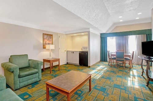 La Quinta Inn by Wyndham El Paso Cielo Vista - image 24